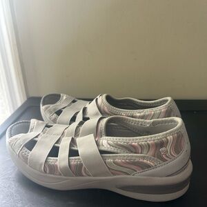 Bzees Shoes Womens Frill Loafer Flat Gray Slip On Breathable Strap Abstract 9.5M